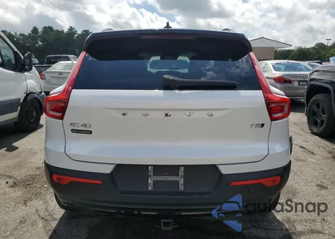 2021 Volvo Xc40 T5 R-Design z USA, uszkodzony, nr VIN YV4162UM3M2405076